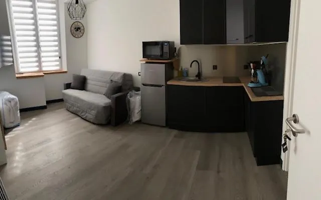 Daire Avec Un T3 Un T2 Et Un En Centre D *